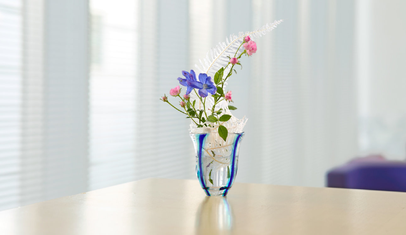 日々の暮らしに花をー身近な器で始める小さないけばなー