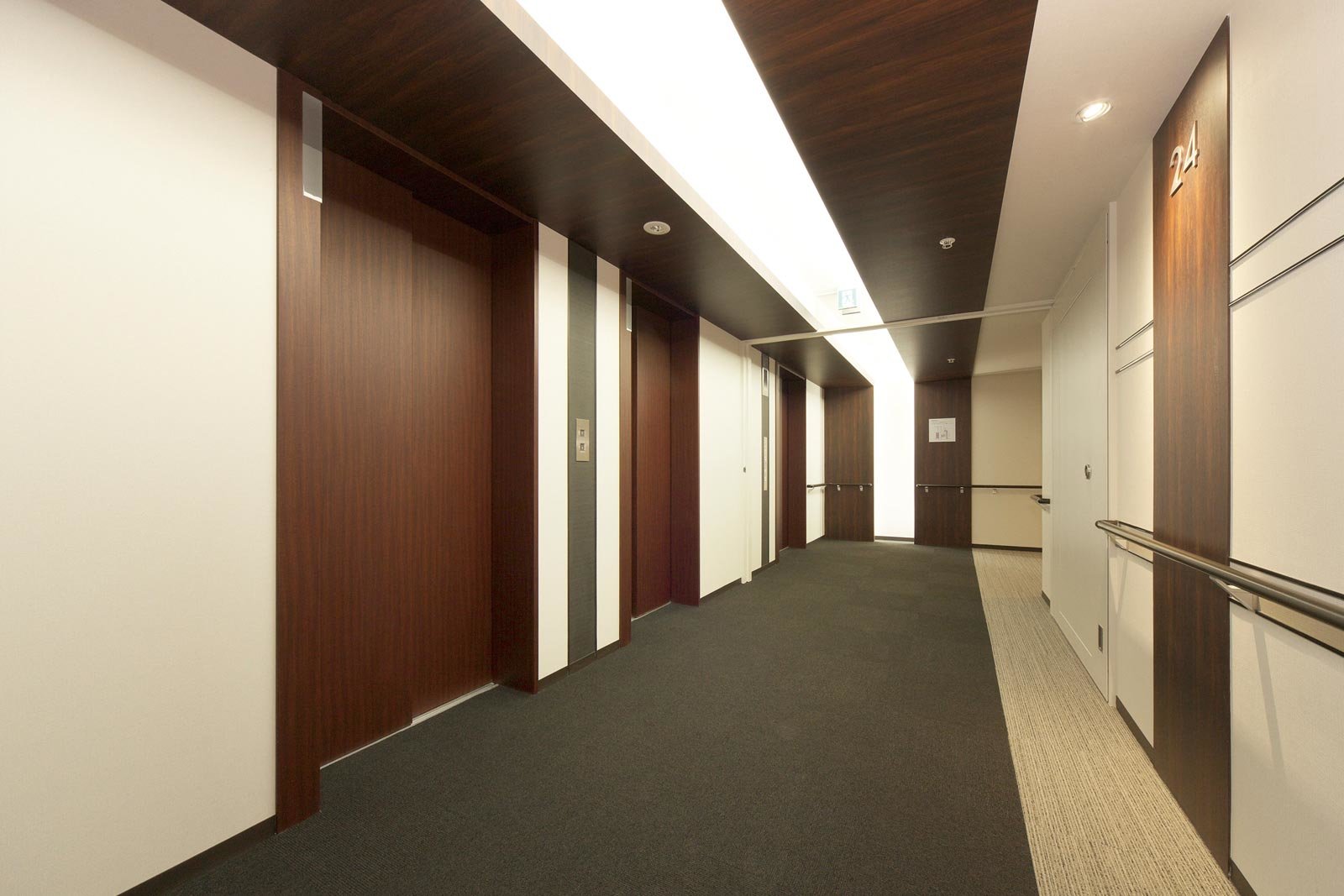 hallway_oimachi-lavieentower.jpg